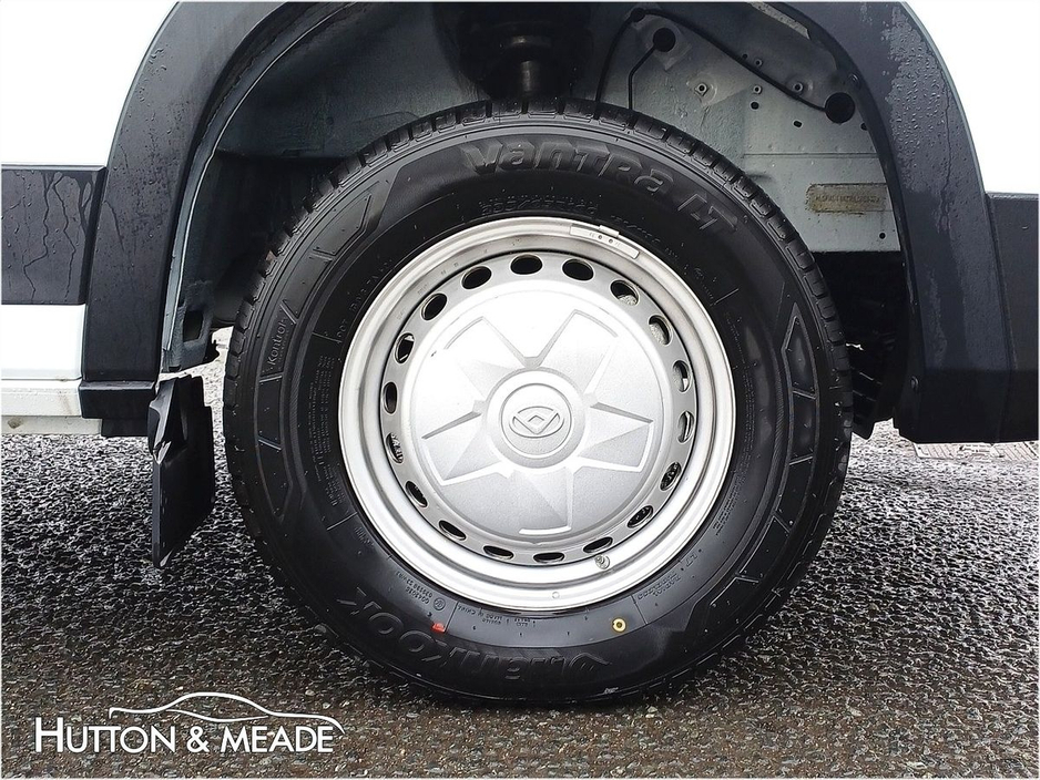 2026 Maxus Deliver 9 Luton Body with Tail Lift