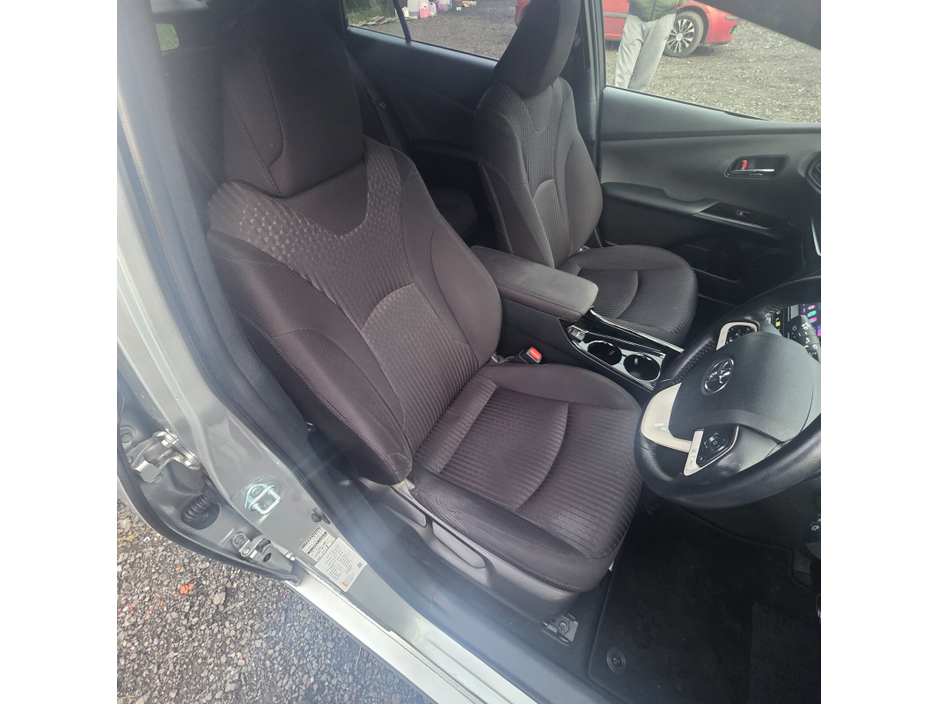 2018 Toyota Prius - image 12