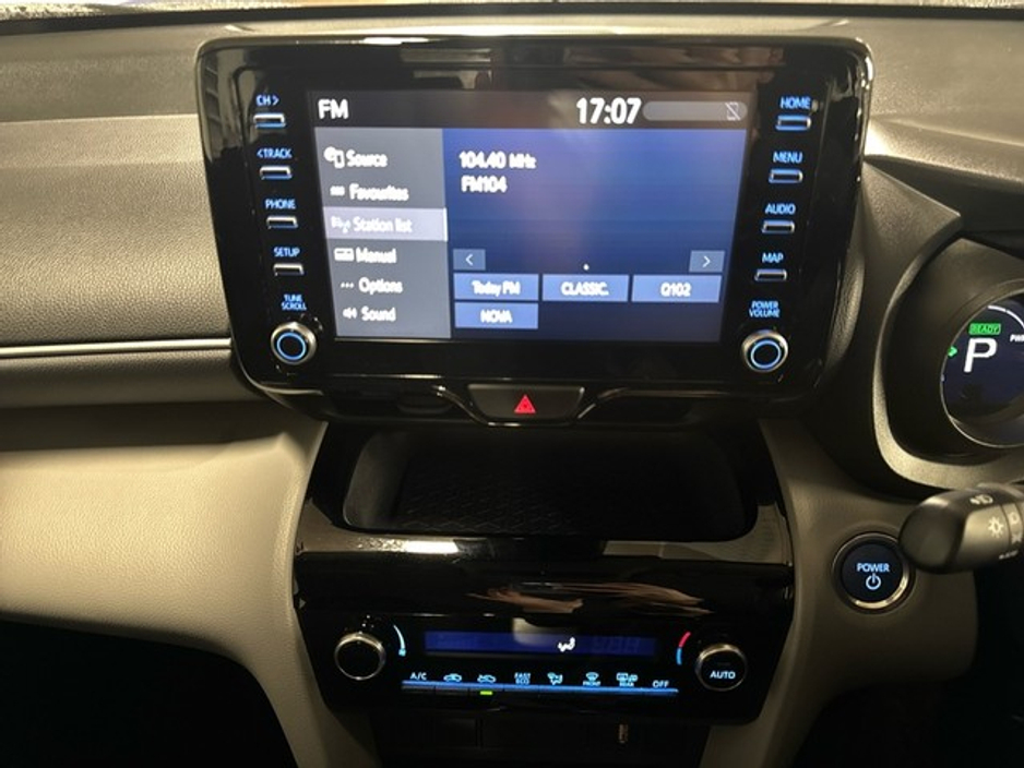 2022 Toyota Yaris Cross LUNA HYBRID AUTOMATIC // REAR CAMERA // AIR CON // SMART ENTRY/SMART START // TOYOTA SAFETY SENSE // FULL WARRANTY €25,945