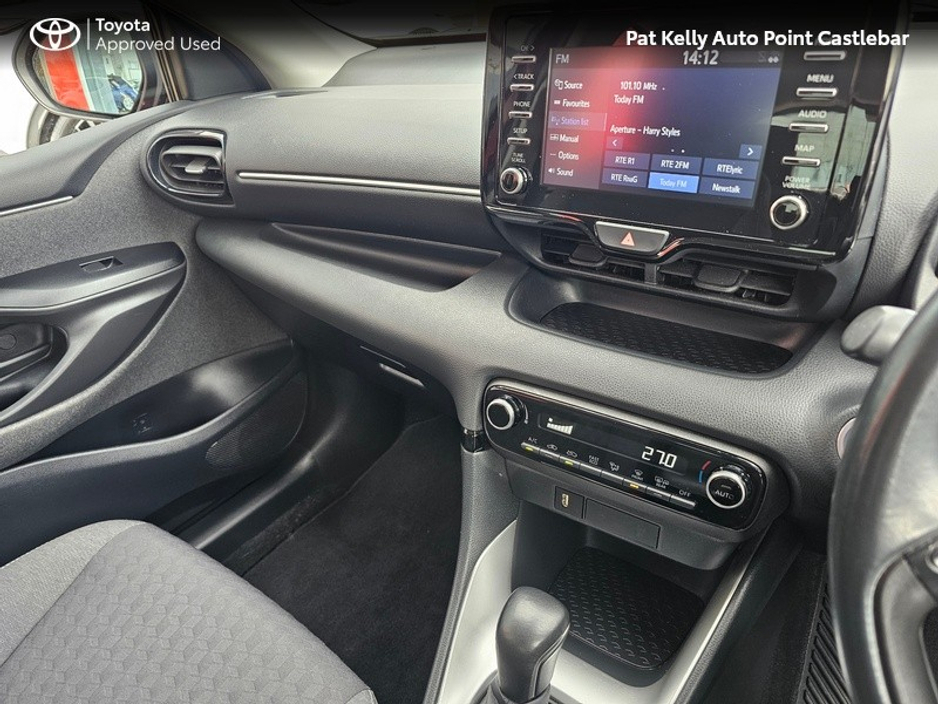 2021 Toyota Yaris - image 13