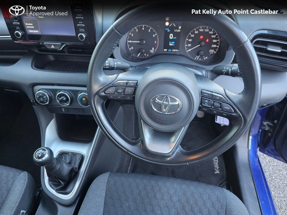 2023 Toyota Yaris - image 9