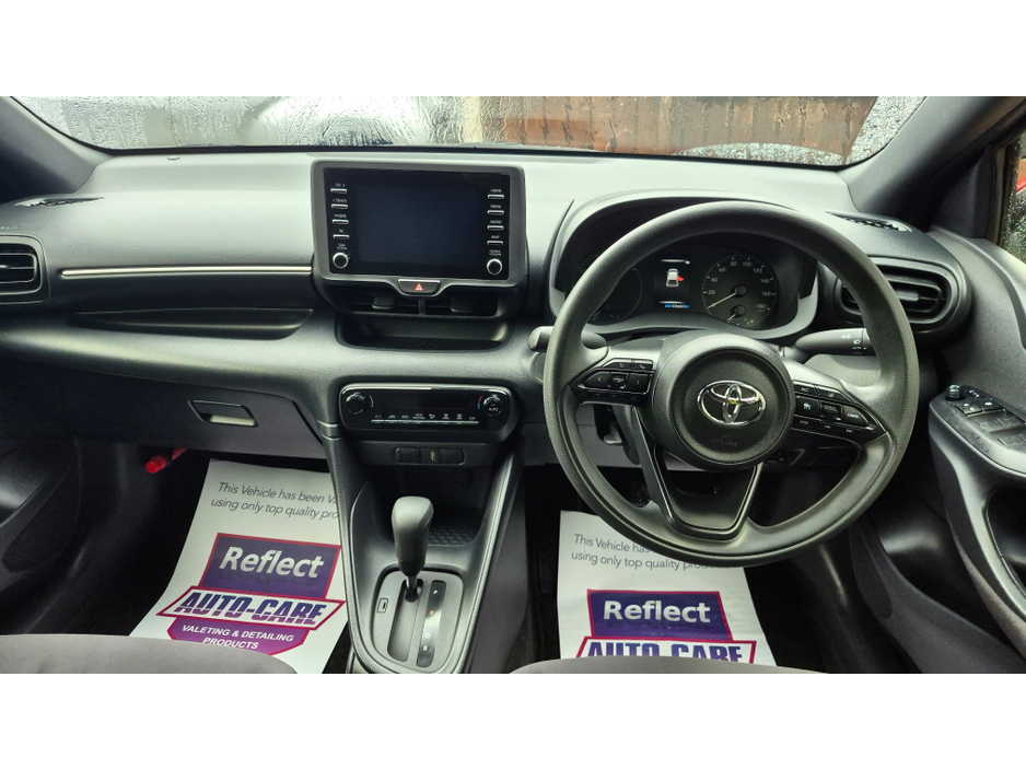 2020 Toyota Yaris - image 2