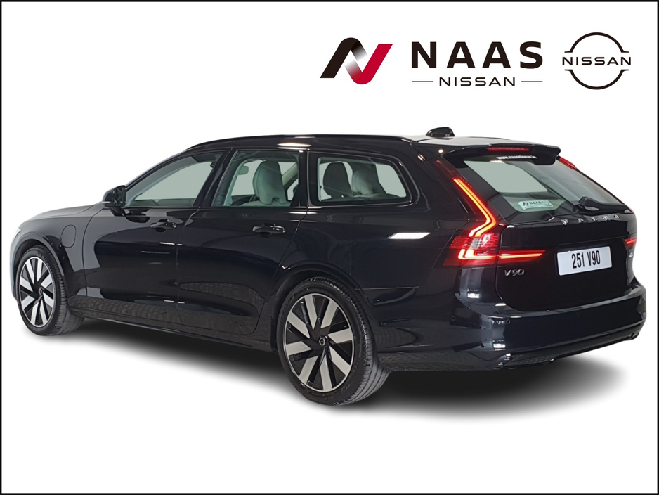 2025 Volvo V90 - image 26