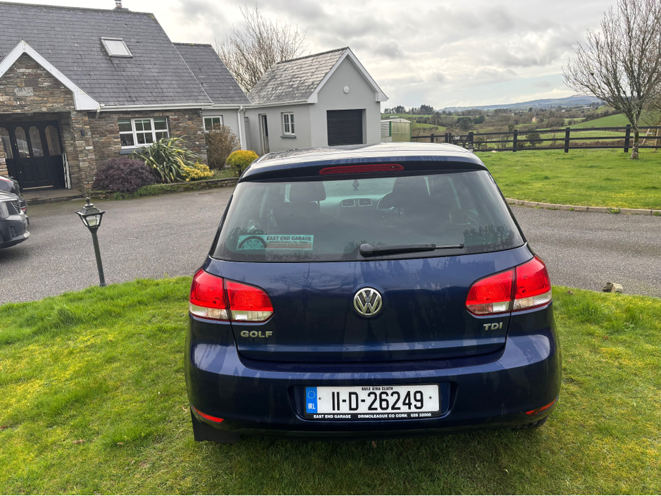 2011 Volkswagen Golf - image 6