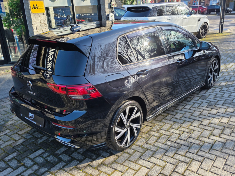 2024 Volkswagen Golf - image 10