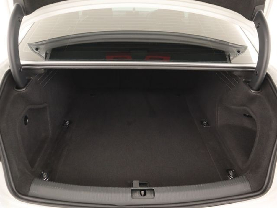 2016 Audi A4 - image 16