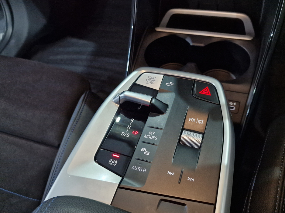 2023 BMW 2 Series Active Tourer 225E M SPORT X-DRIVE AUTOMATIC **ONE OWNER / APPLE CARPLAY / CRUISE CONTROL / COMFORT ACCESS / HALF LEATHER & ALCANTARA / HEATED FRONT SEATS / SAT NAV / REVERSE CAMERA / WIRELESS PHONE CHARGING** €35,900