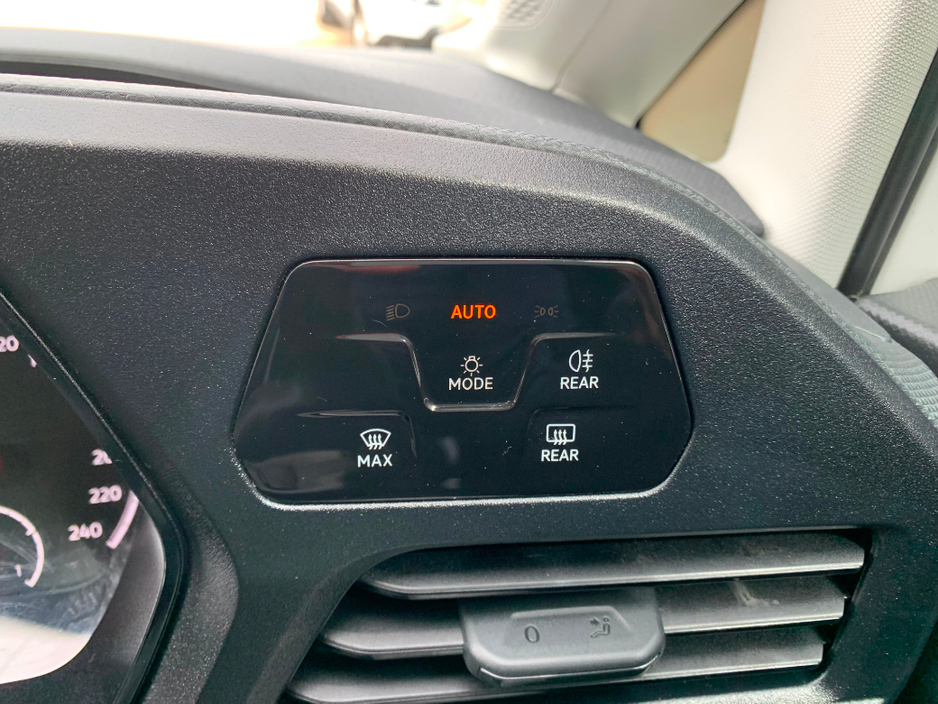 2022 Volkswagen Caddy - image 26