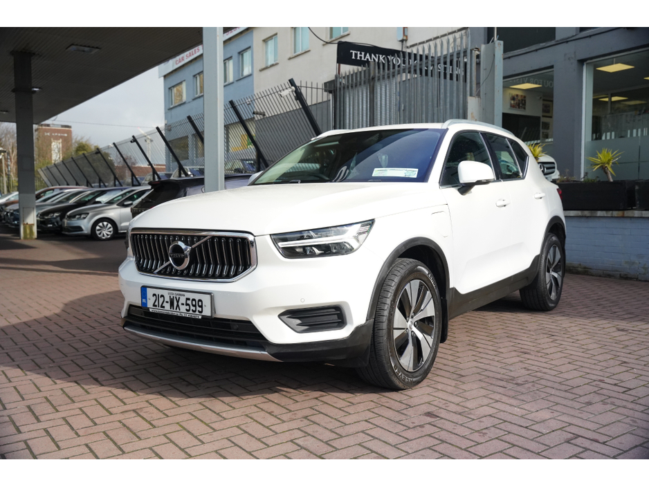 2021 Volvo XC40 - image 8