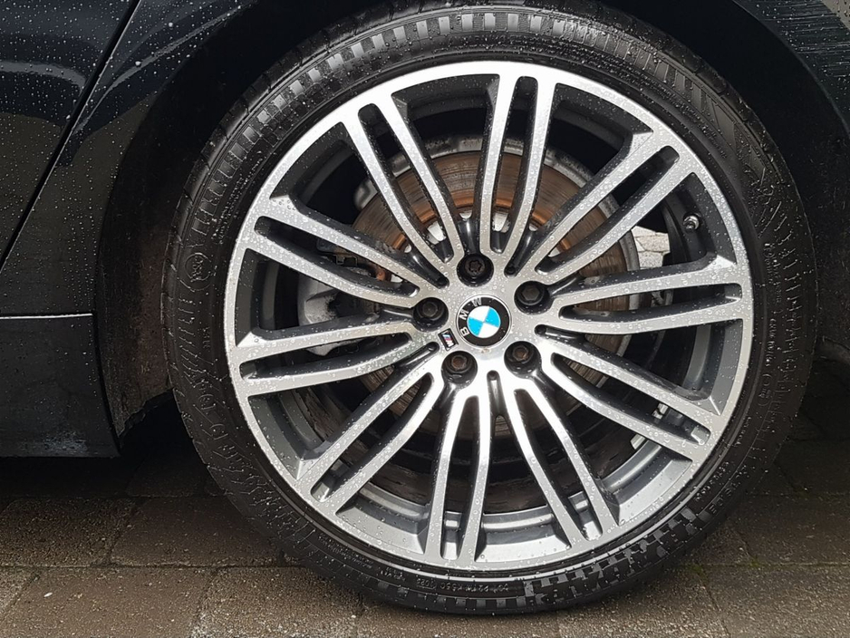 2019 BMW 5 Series - image 12