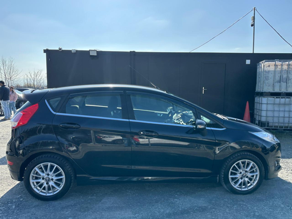 2016 Ford Fiesta - image 11