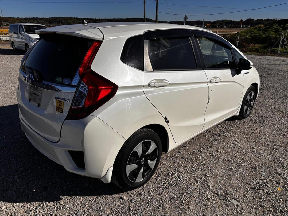2016 Honda Fit - image 4