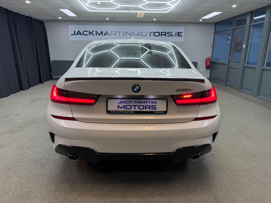 2021 BMW 3 Series - image 12