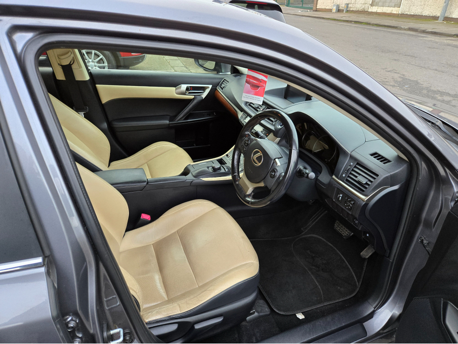 2015 Lexus CT 200 h - image 3