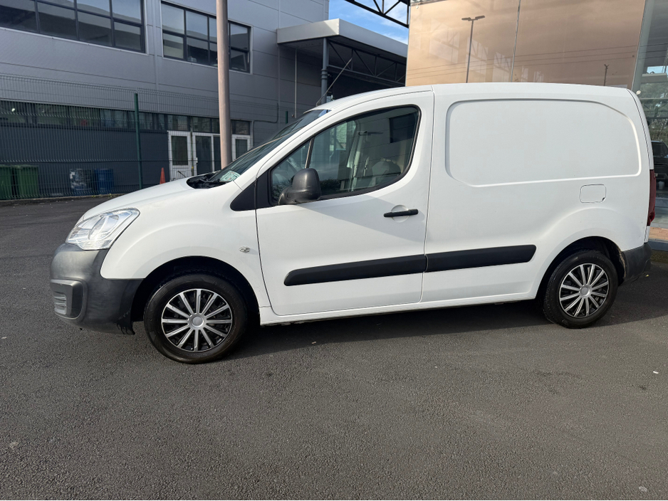 2018 Citroen Berlingo - image 9