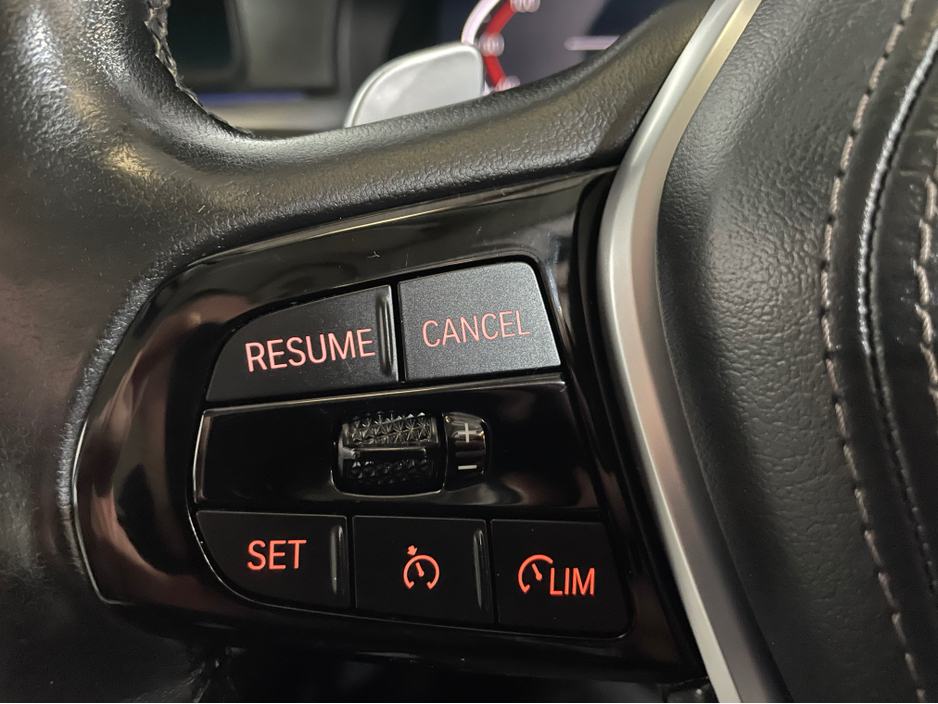 2021 BMW 5 Series - image 23