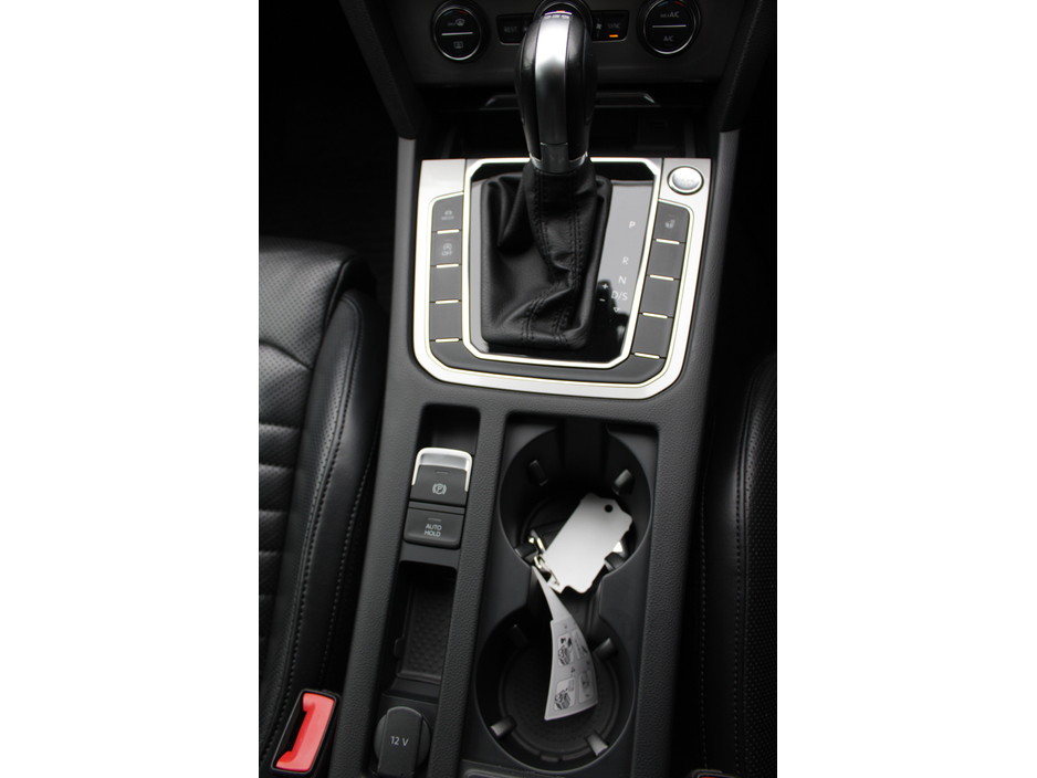 2019 Volkswagen Passat - image 14