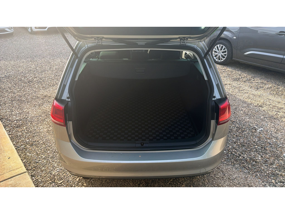 2017 Volkswagen Golf - image 9