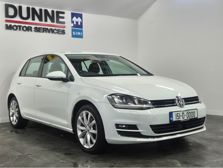 2015 Volkswagen Golf **HIGHLINE**ONLY 64000KMS**ALCANTARA SEATS*17" ALLOYS**LANE ASSIST**KEYLESS ENTRY AND START**ADAPTIVE CRUISE CONTROL**DUAL ZONE CLIMATE CONTROL**REVERSE CAMERA**BLUETOOTH STREAMING**FOLDING MIRRO €15,449
