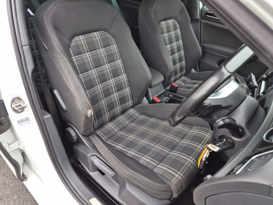 2013 Volkswagen Golf - image 15