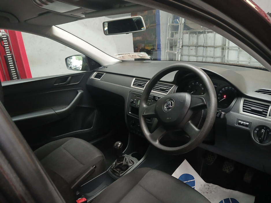 2013 Skoda Rapid - image 11