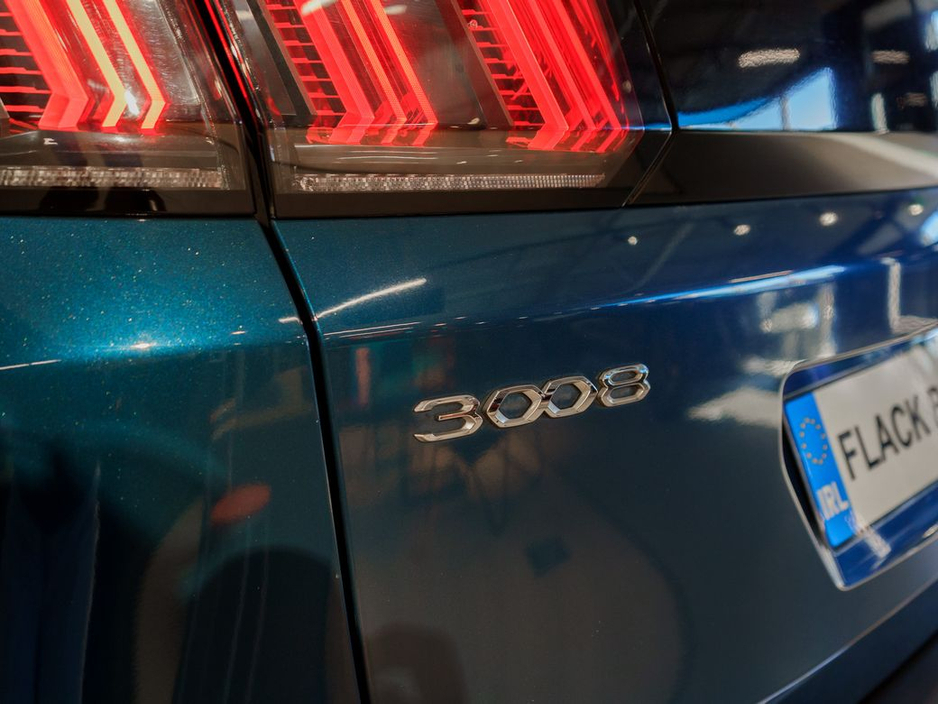 2021 Peugeot 3008 - image 8
