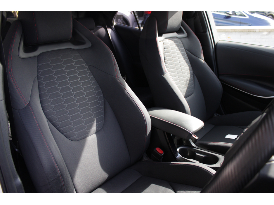 2018 Toyota Corolla - image 11