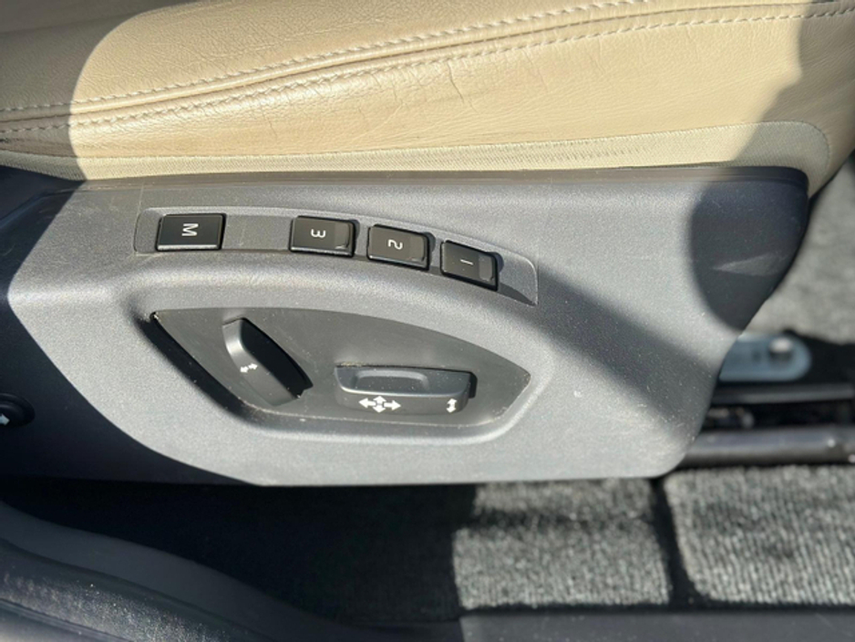 2017 Volvo XC60 - image 20