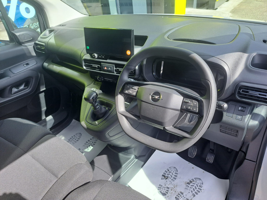 2024 Opel Combo  €17,950