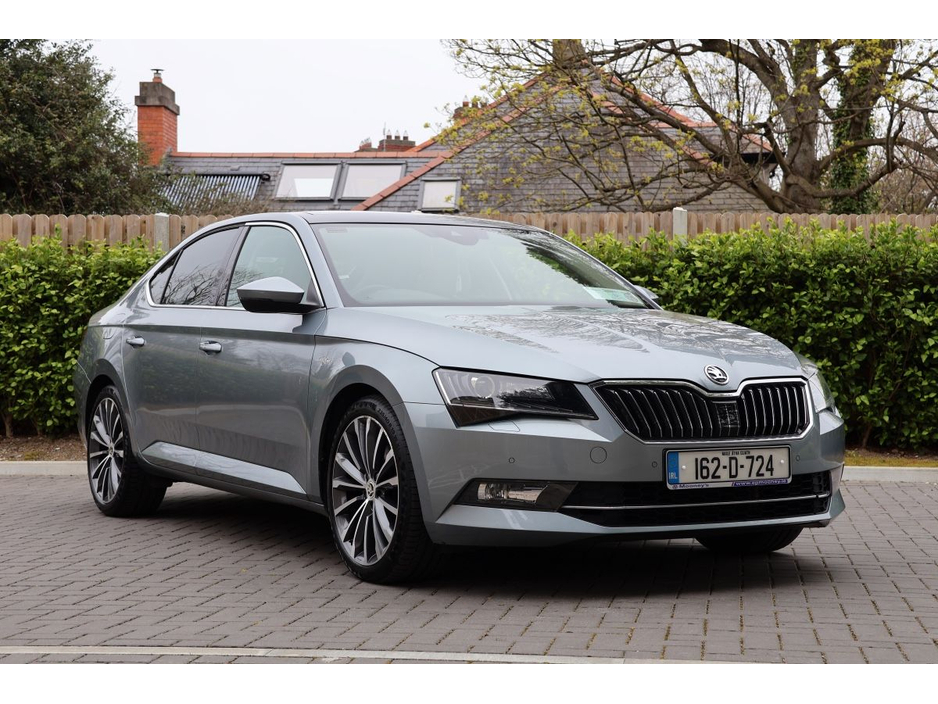 2016 Skoda Superb - image 5