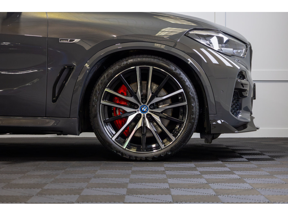 2022 BMW X5 xDrive45e M Sport €64,950