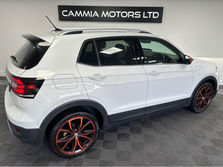 2020 Volkswagen T-Cross - image 4