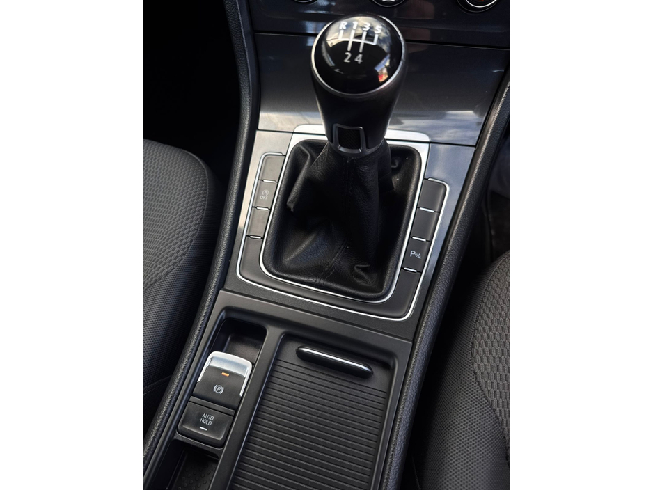 2017 Volkswagen Golf - image 22