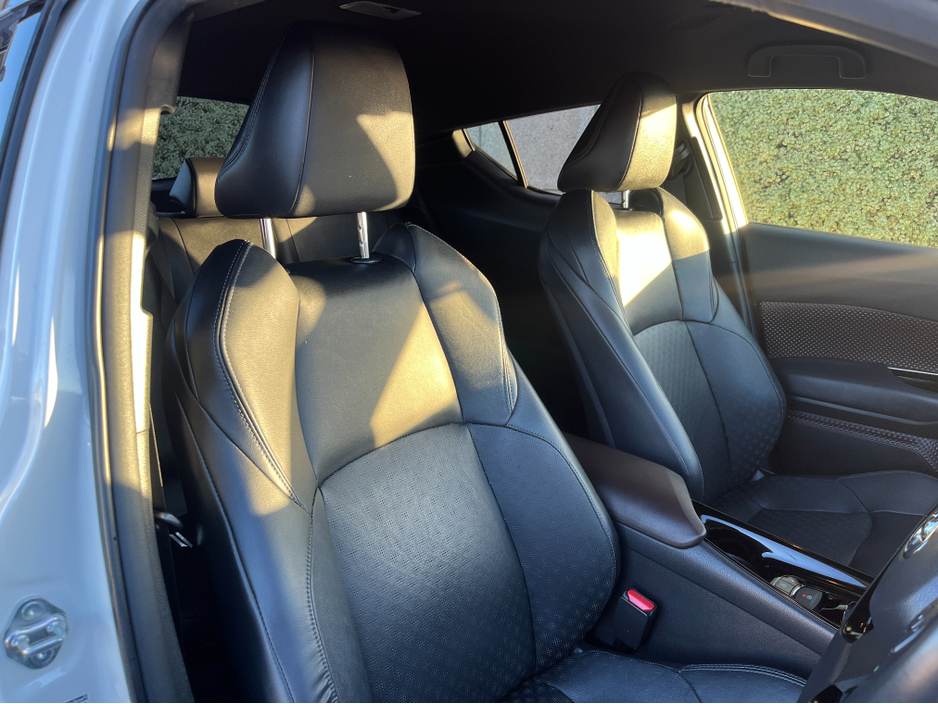 2019 Toyota C-HR SOL HYBRID AUTOMATIC 1.8 PETROL //HIGH SPEC//FULL LEATHER HEATED SEATS//KEYLESS ENTRY//REVERSE CAMERA// €20,950