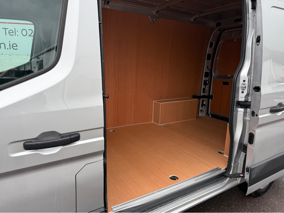 2026 Nissan Interstar - image 5