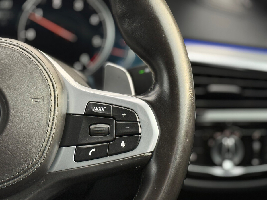 2018 BMW 5 Series - image 11