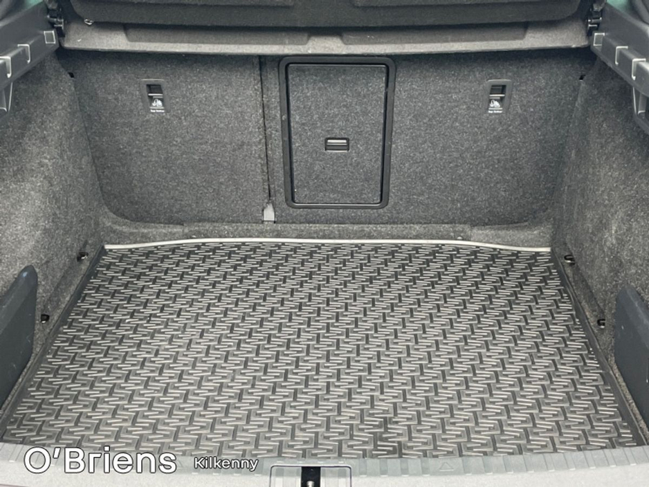 2022 Skoda Octavia - image 11