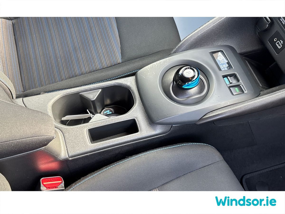 2022 Nissan Leaf - image 13