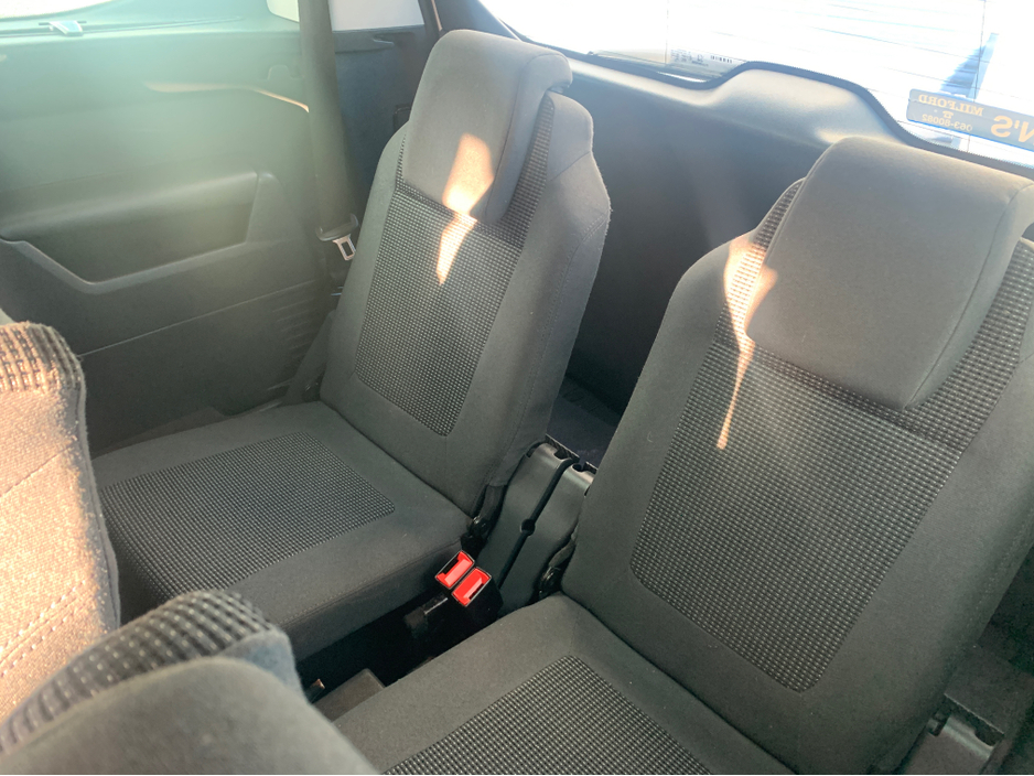 2015 Peugeot 5008 ACTIVE FAMILY 1.6 HDI 4DR €6,000