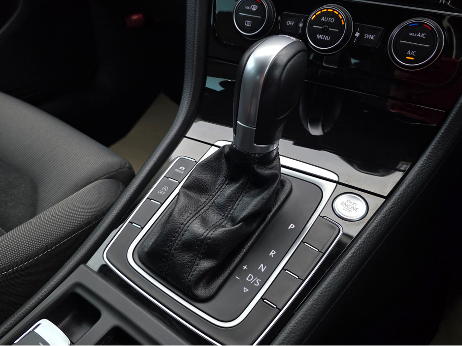 2017 Volkswagen Golf ( 172 REG )1.4 TSI HIGHLINE ALCANTARA SEATS CARPLAY ANDROID AUTO BLIND SPOT LANE ASSIST €17,950