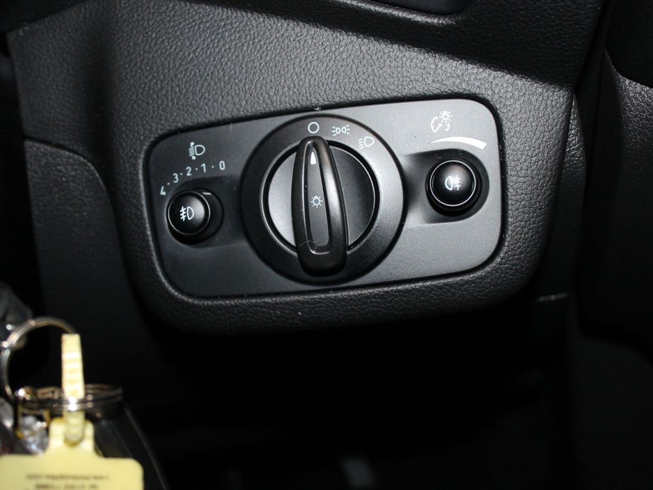 2017 Ford C-Max Zetec 1.5 TDCI 95PS M6 4DR €12,999