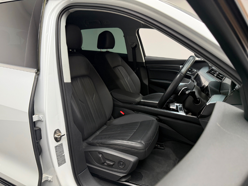 2021 Audi e-tron - image 10