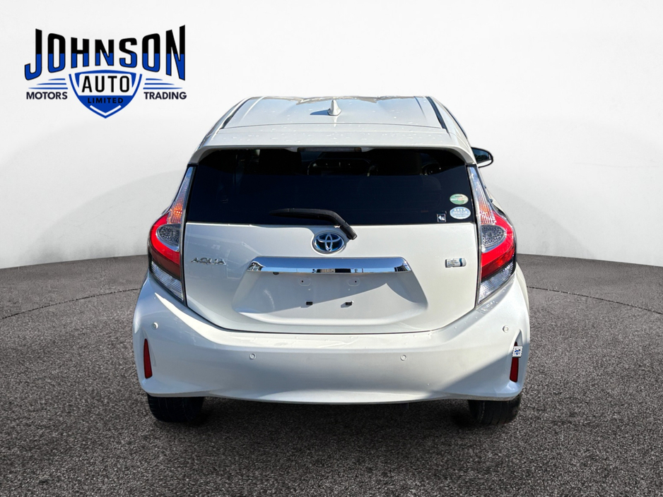 2018 Toyota Aqua - image 2