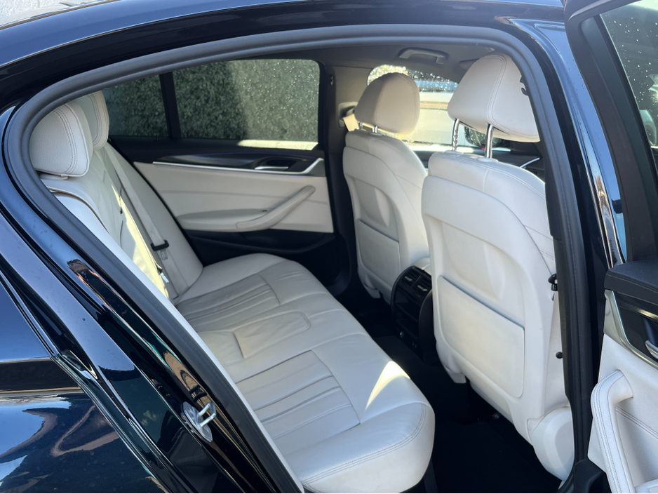 2021 BMW 5 Series - image 9