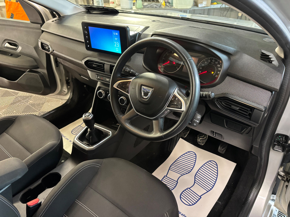 2022 Dacia Jogger - image 9