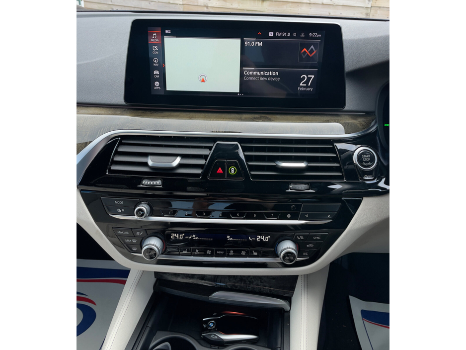 2020 BMW 5 Series - image 8