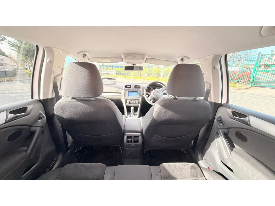 2012 Volkswagen Golf - image 19