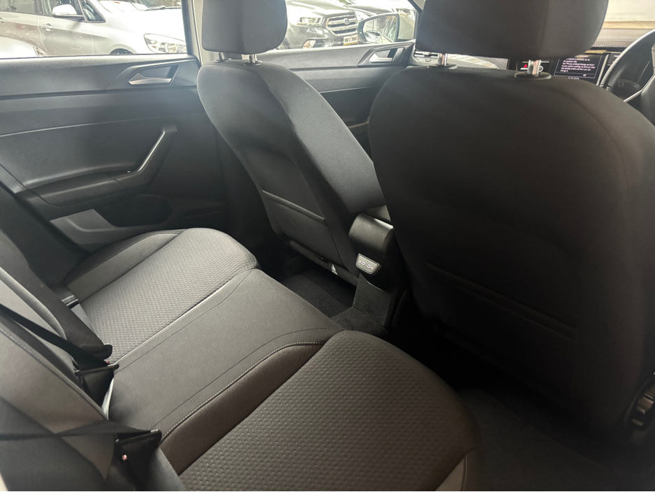 2023 Volkswagen Polo - image 2