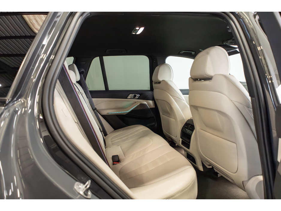 2022 BMW X5 xDrive45e M Sport €64,950