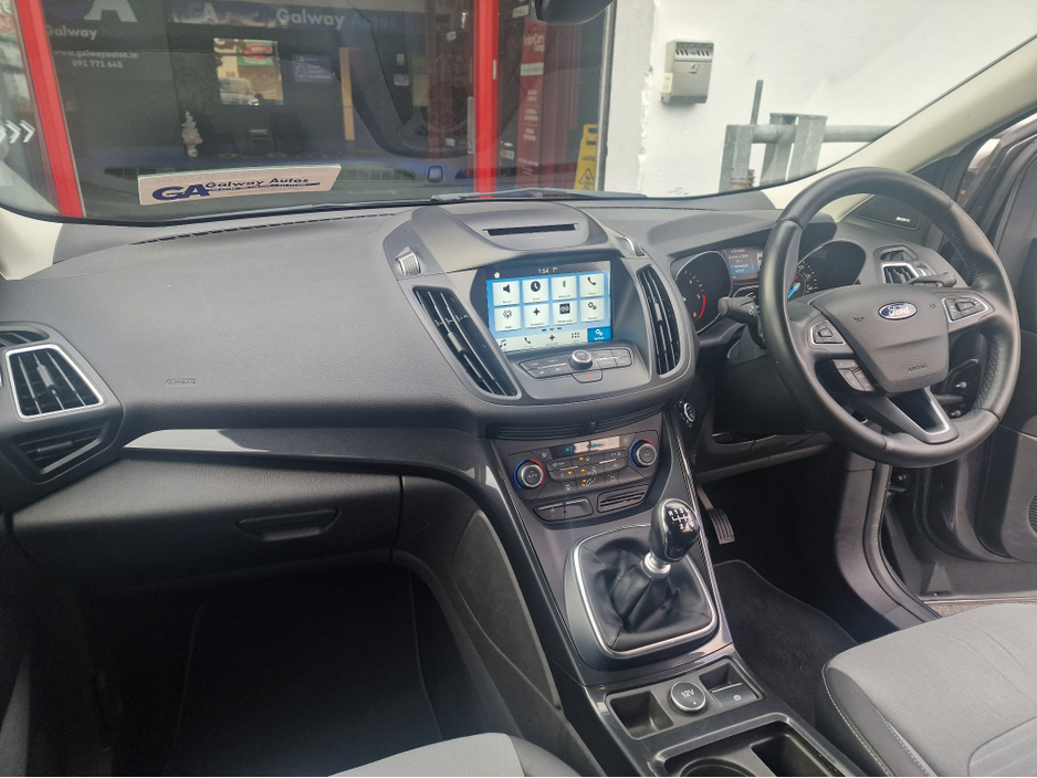 2017 Ford Kuga - image 25